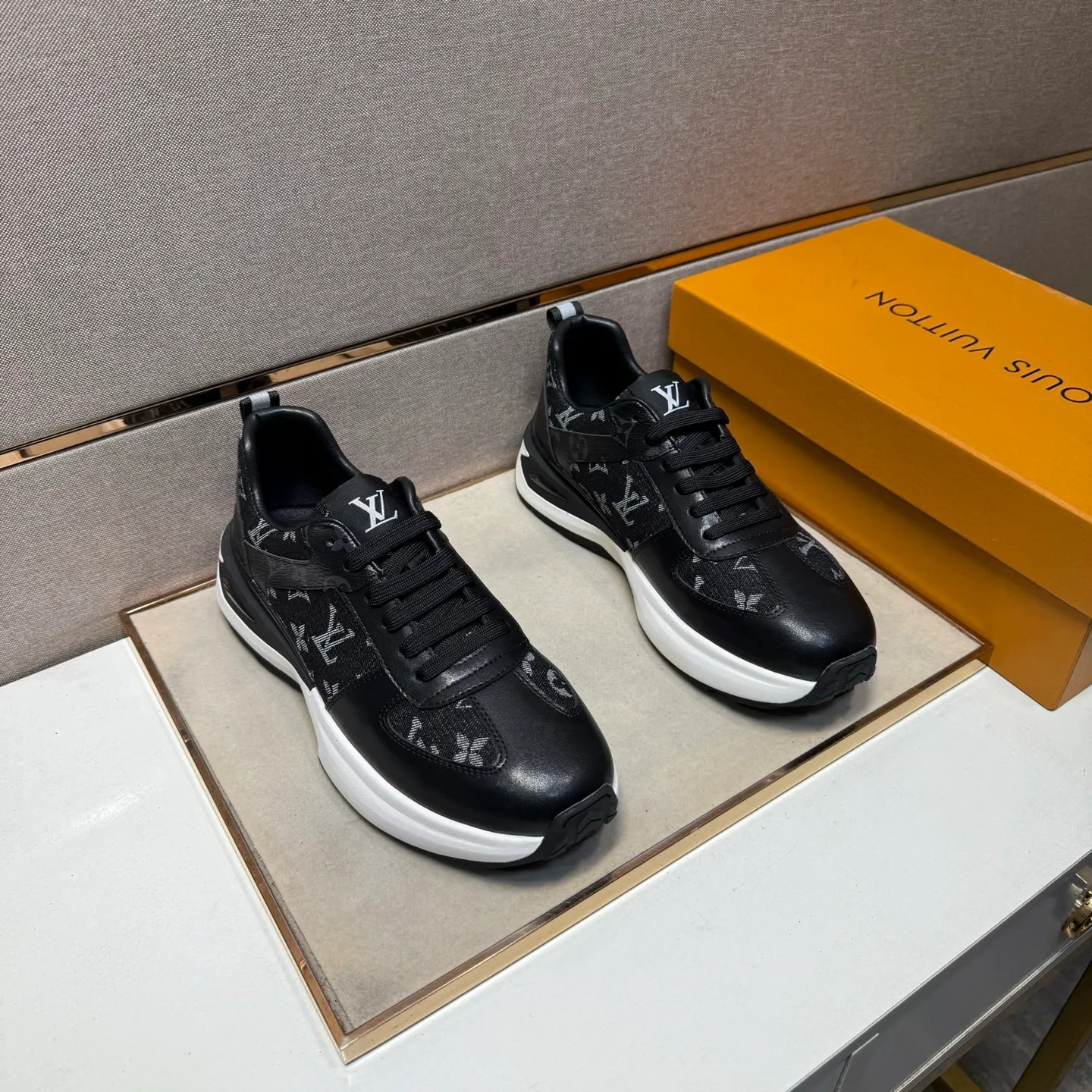 ⬛️Men's shoes 💰p442【LV～】Men's casual shoes 2025z cabinet sales simultaneously 🔶Size: 38-44#️⃣ 🔷2 colors🔜The upper is made of multi-material splicing➕Genuine leather lining, comfortable and breathable, sole: original comfortable and wear-resistant outsole, ⚠️Real shot📱Photographed🎬The real thing is better📢📢📢